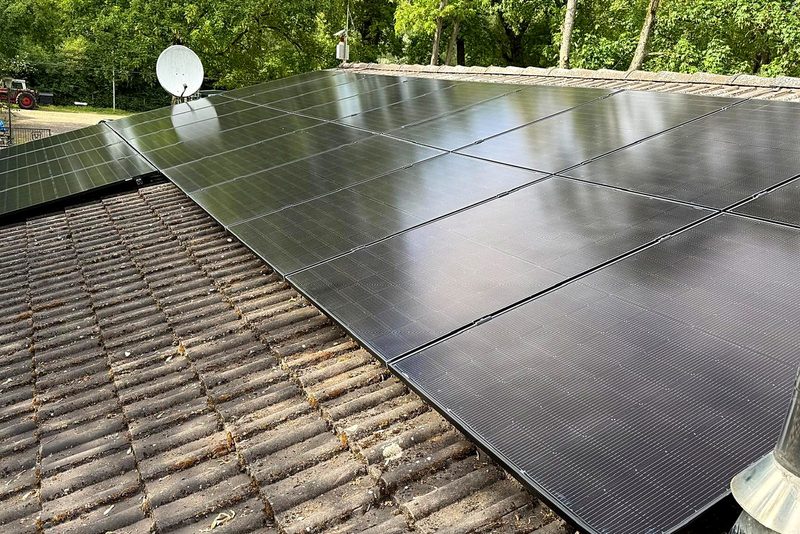 Wohnhaus mit Schr&auml;gdach mit Photovoltaikanlage im Raum Heilbronn