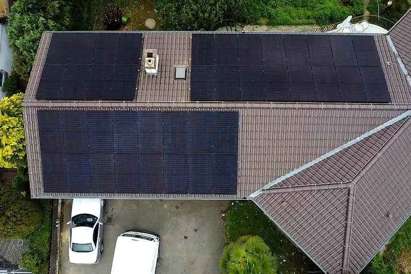 Wohnhaus mit Schr&auml;gdach mit Photovoltaikanlage im Raum Heilbronn