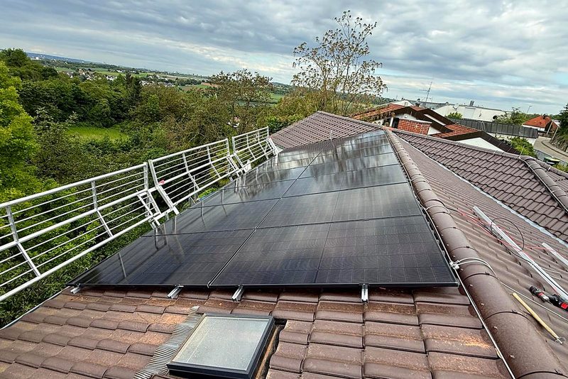 Wohnhaus mit Schr&auml;gdach mit Photovoltaikanlage im Raum Heilbronn