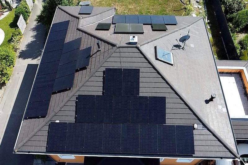 Photovoltaikanlage: Walmdach mit Gauben