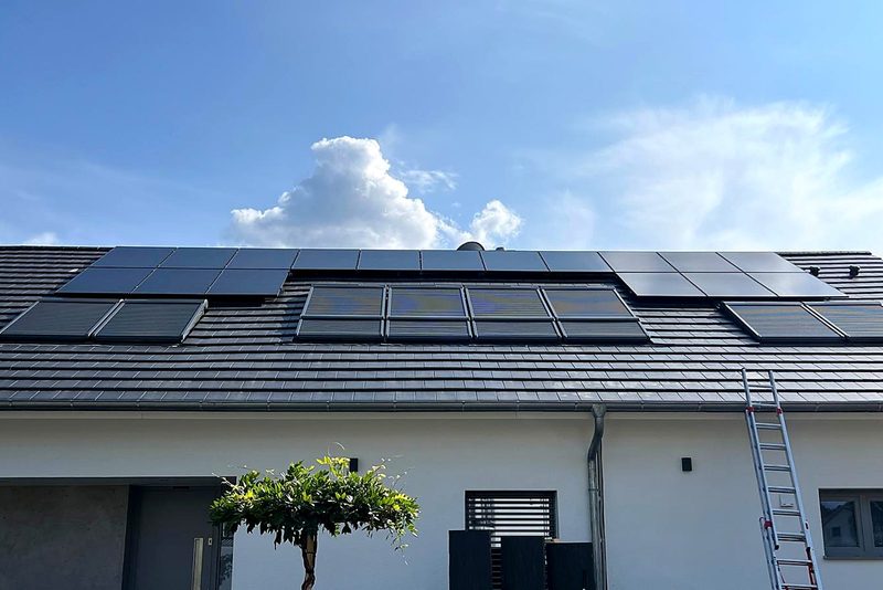Wohnhaus mit Schr&auml;gdach mit Photovoltaikanlage im Raum Heilbronn