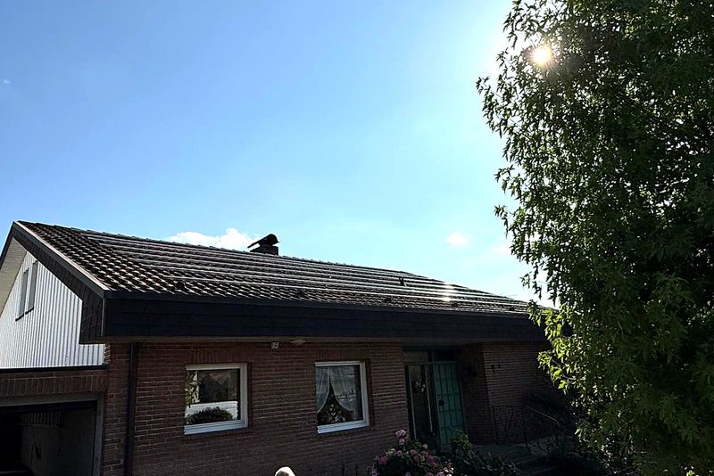 Wohnhaus mit Schr&auml;gdach mit Photovoltaikanlage im Raum Heilbronn