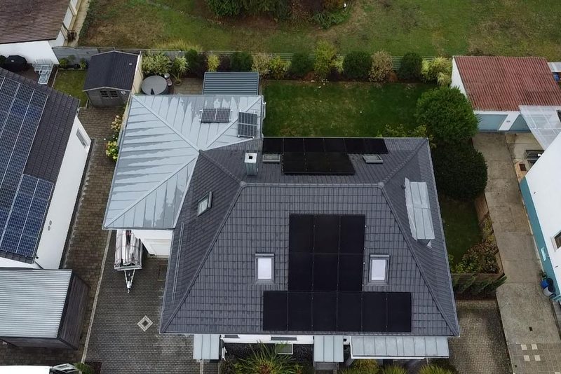 Walmdach von oben, Module auf zwei Dachseiten